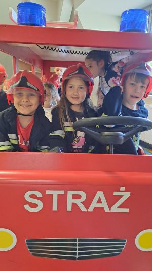 1b na wycieczce do Komendy Powiatowej Pa�stwowej Sra�y Po�arnej w...